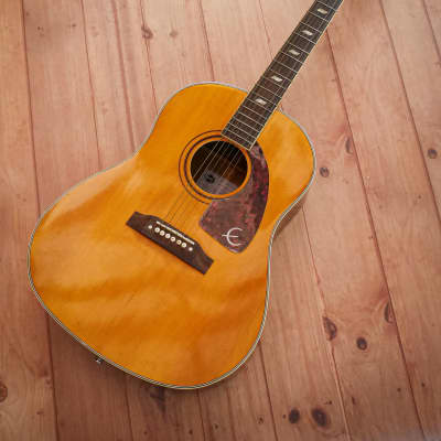 【美品】Epiphone Inspired by 1964 Texan Review: Epiphone's “Inspired by '1964' Texan” has Classic