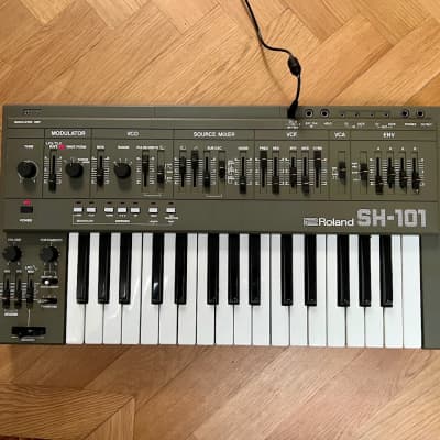 Roland SH-101 32-Key Monophonic Synthesizer 1982 - 1986 - Gray