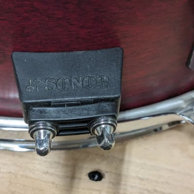 Sonor Force 2005 Full Birch 14x5.5 snare drum - Red matte image 12