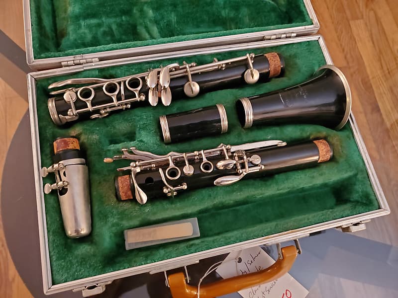 Bundy Resonite Vintage Clarinet in Boosey & Hawkes Case