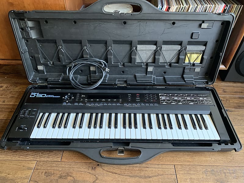 ビンテージシンセサイザーRoland D-50 ABケース付き