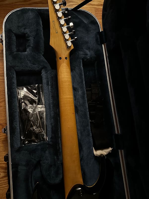 Ibanez UV777P-BK Steve Vai Signature Universe 1998 - 2012 Ibanez UV777P-BK Steve Vai Signature Universe 1998 - 2012