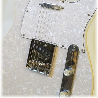 Dillion Tell-E  covered in White pearloid image 3