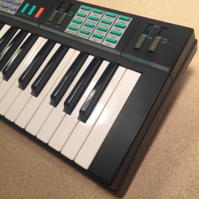 Yamaha PSR-12 FM Synthesizer Keyboard Bild 4