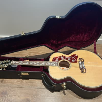 GIBSON SJ-200 Custom Vine in mint condition - new pictures added