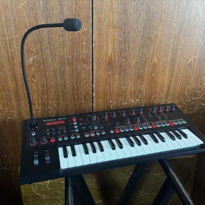 Roland JD-Xi - Limited Edition White with Black Matte Roland JD-Xi - Limited Edition White with Black Matte
