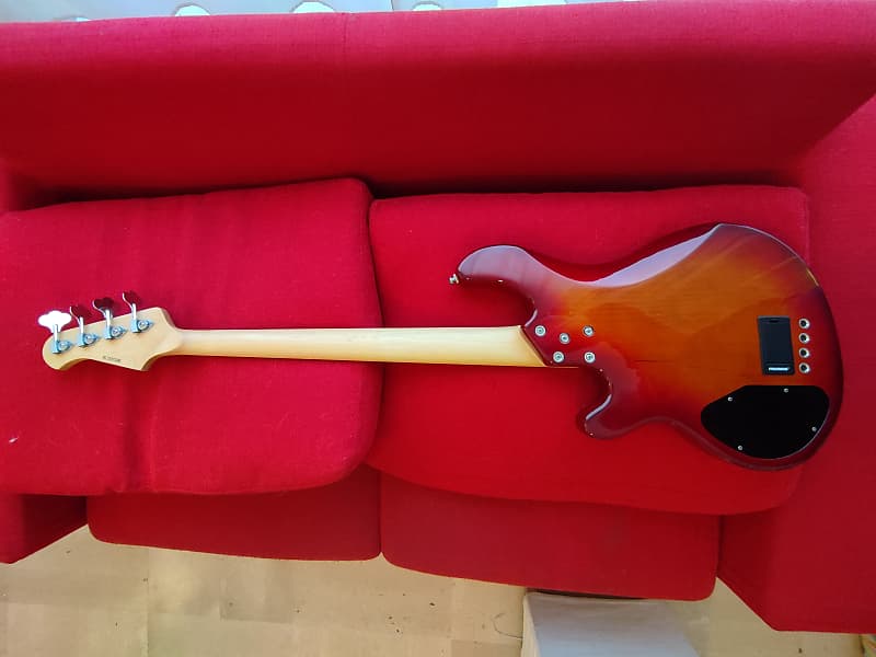 Lakland Skyline Japan Series SK-4DX Cherry Sunburst / Maple FB