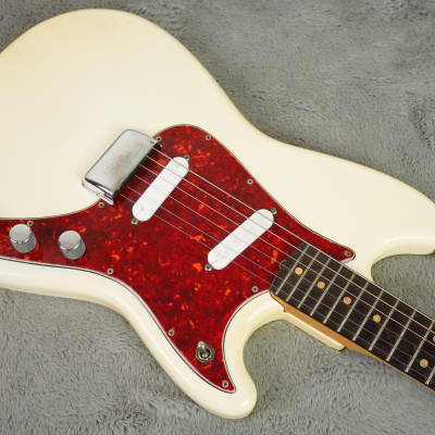 1963 Fender  Duo Sonic - Olympic White + OHSC image 3