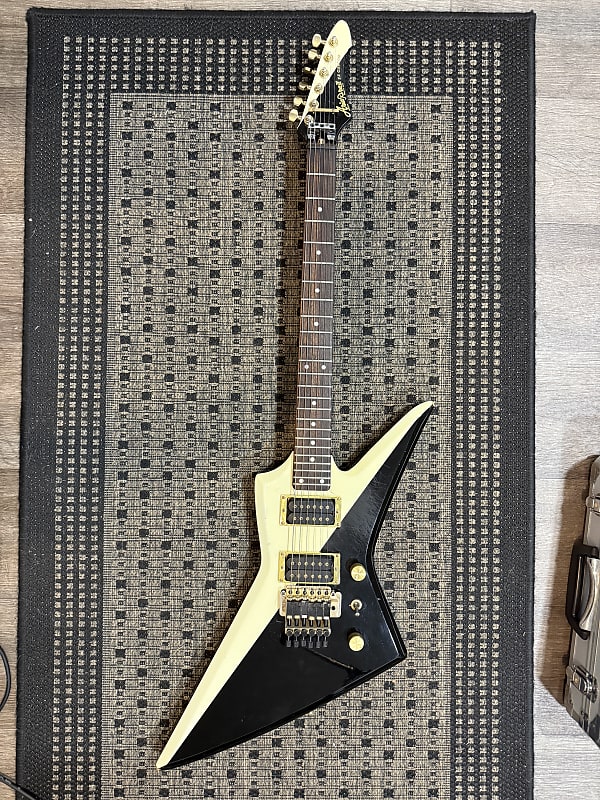 Aria Pro II ZZ Custom black and white Japan Matsumoku