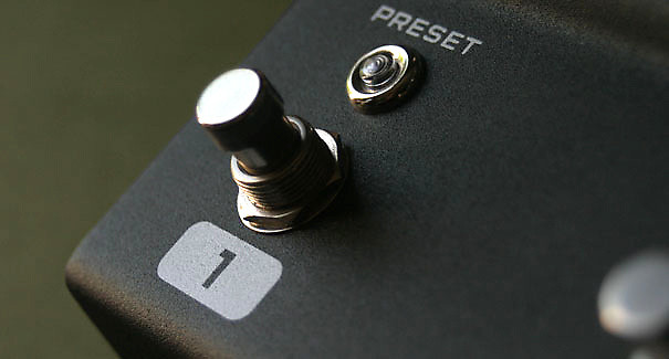 Fractal Audio MFC-101 Mark III MIDI Foot Controller for AXE Fractal Audio MFC-101 Mark III MIDI Foot Controller for AXE