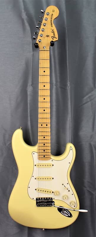 Fender Stratocaster ST'72-DSC type Y. Malmsteen Scalopée