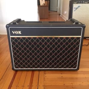 Vox V15 15-Watt 2x10" Guitar Combo