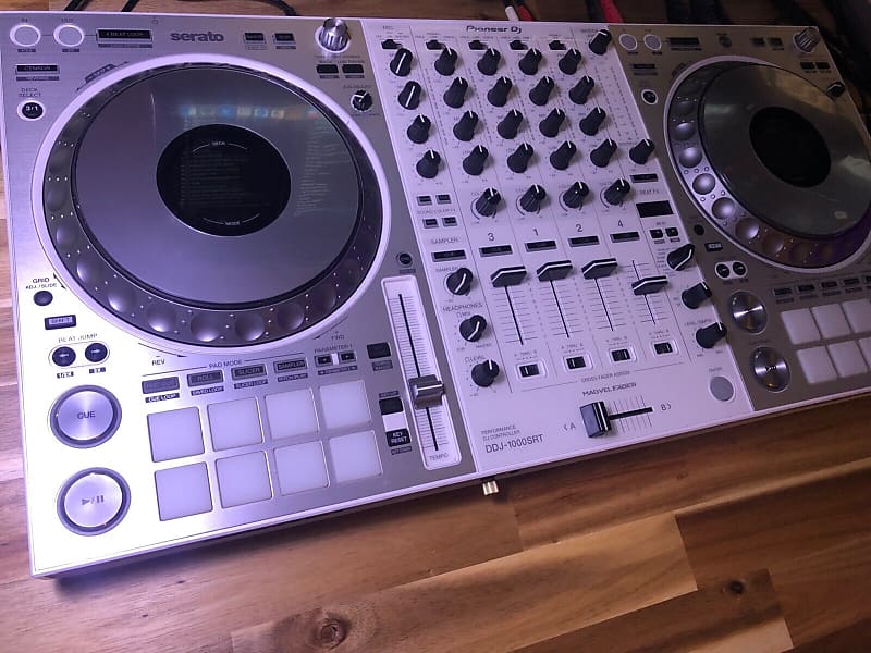 Pioneer DDJ-1000SRT-W DJ Controller white Serato limited edition