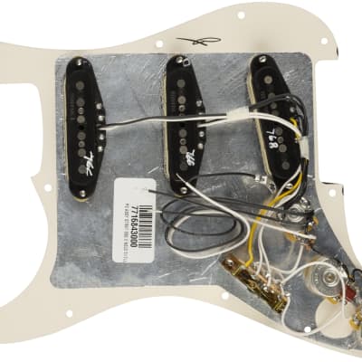 Fender PRE-WIRED STRAT® PICKGUARD, VINTAGE NOISELESS SSS image 2