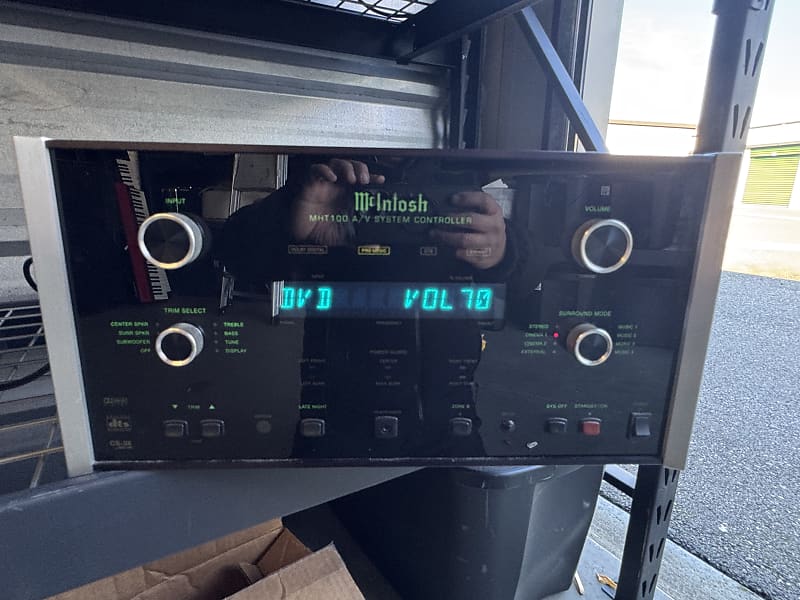 McIntosh MHT100 6-Channel AV Controller 2001 - 2003 - Black  			