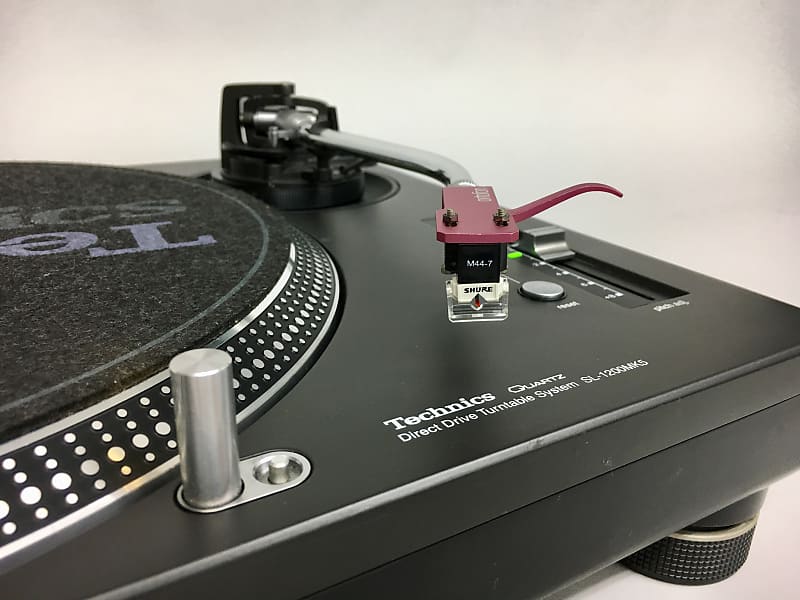 Technics SL-1200 MK5 PAIR Turntables Excellent condition + Shure