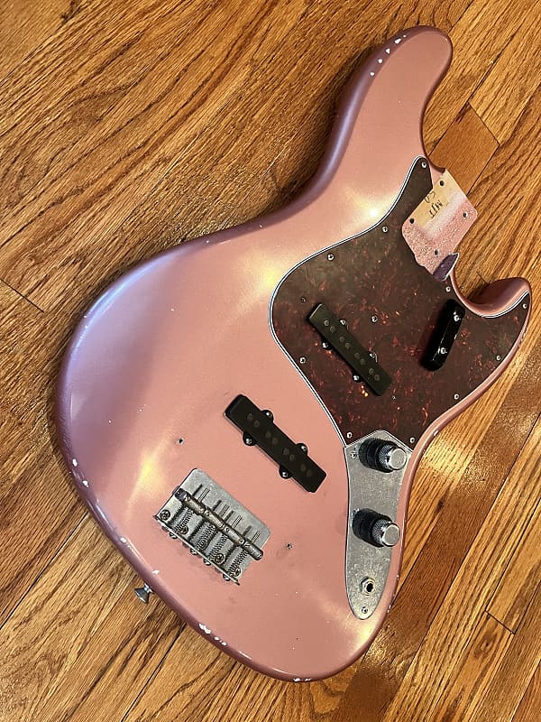 MJT jazz bass ボディ　fender MJT Jazz Bass Body with Fender Flea Signature Pickups and