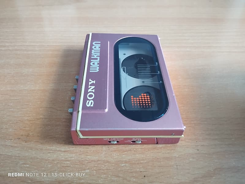 Sony WM 20 1983 - Sony Walkman Cassette player WM 20 pink good