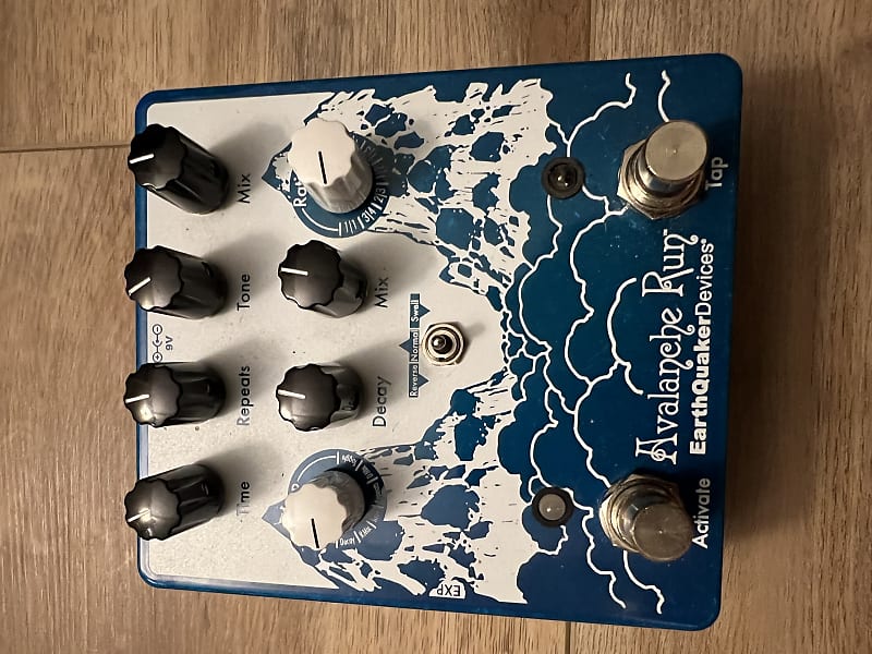 EarthQuaker Devices Avalanche Run Stereo Reverb & Delay with Tap Tempo V2