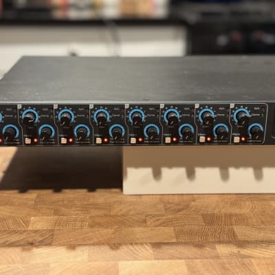 Focusrite OctoPre MkII Dynamic 8-Channel Mic Preamp with Compressors and  ADAT Digital Outputs | Reverb