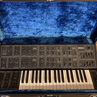 Yamaha CS-15 with original Yamaha Case - Mint
