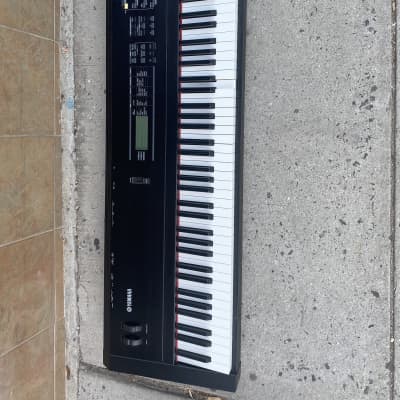 Yamaha S08 88 Key Synthesizer