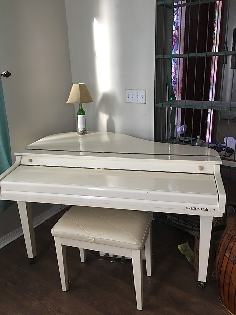 Yamaha Samick electric baby grand piano Samick 1990 Ivory w Gold Hardware
