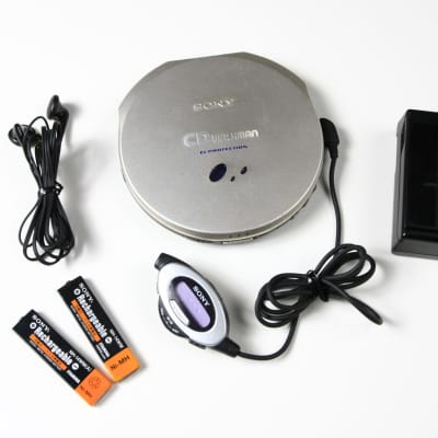 Sony Sony D-303 Audiophile Vintage Discman. Metal With Case 1991