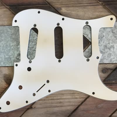 Real Life Relics White Stratocaster® Pickguard 3 Ply 11 Hole SSS   [PGU4]