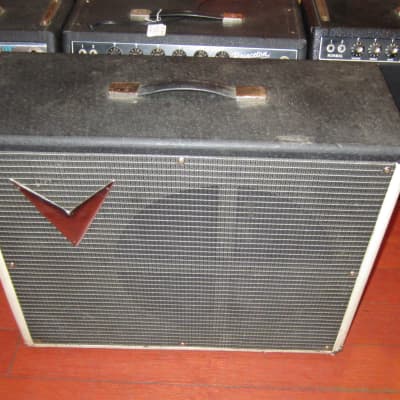 ~1965 Airline 62-9020A Thunderbolt Amp Black and White image 1