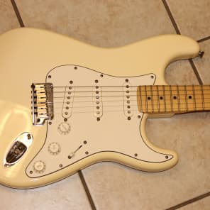 【おしゃれ】 Fender Stratocaster 2006-2007 Cream Colored Made in USA ギター