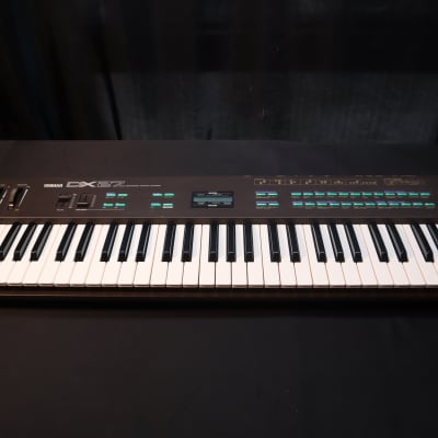 Yamaha DX27 Programmable Algorithm Synthesizer 1985 - Black