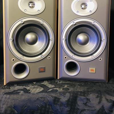 Jbl store e30 speakers