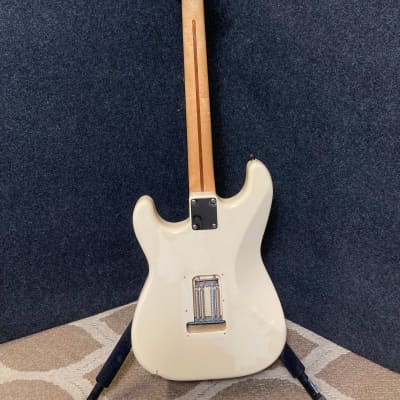 Fender "Squier Series" Standard Stratocaster with Maple Fretboard 1992 - 1996 Arctic White image 4