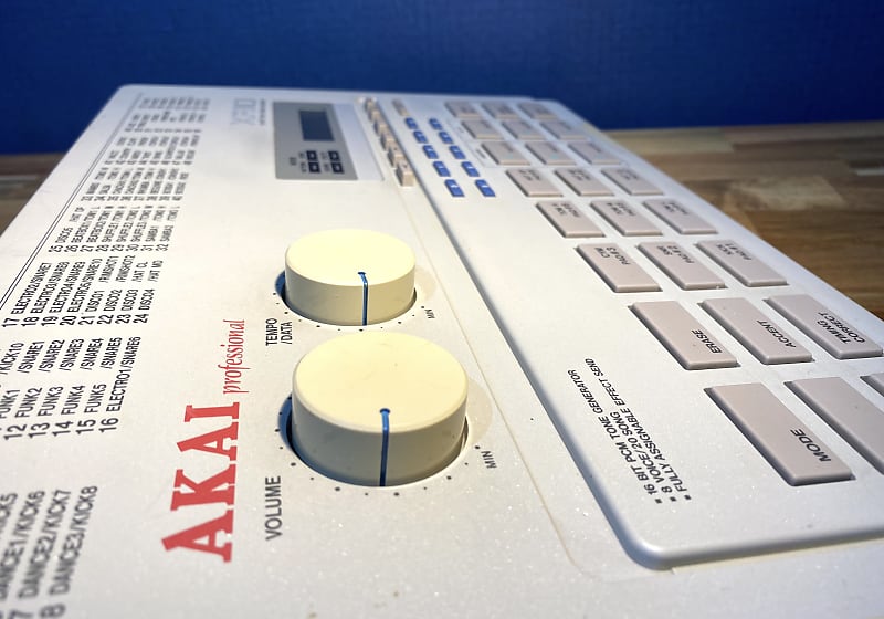 Very Good] Akai XR10 Drum Machine 16bit PCM Powerful Sound