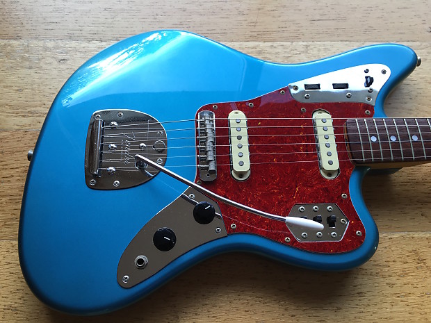 Fender Jaguar '66 RI with matching headstock Grunge-Era Fender Jaguar '66 RI with matching headstock Grunge-Era