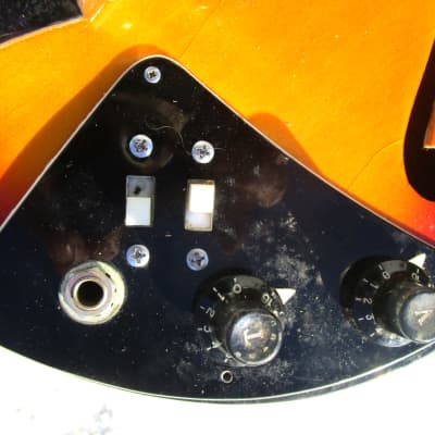 Cameo Guitar, 1960's, Japan, 2 Pickup, Sunburst Finish, Vibrato, Case image 7