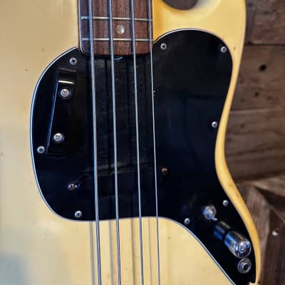 BIG SUMMER BLOWOUT// VINTAGE ALL ORIGINAL Fender Musicmaster Bass 1972 - 1979 - Olympic White image 4
