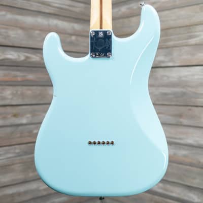 Fender Limited Tom Delonge Stratocaster - Daphne Blue (44913-C2A2) image 4