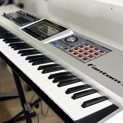 Roland Fantom-G7 76-Key Workstation Keyboard 2008 - 2010 Silver