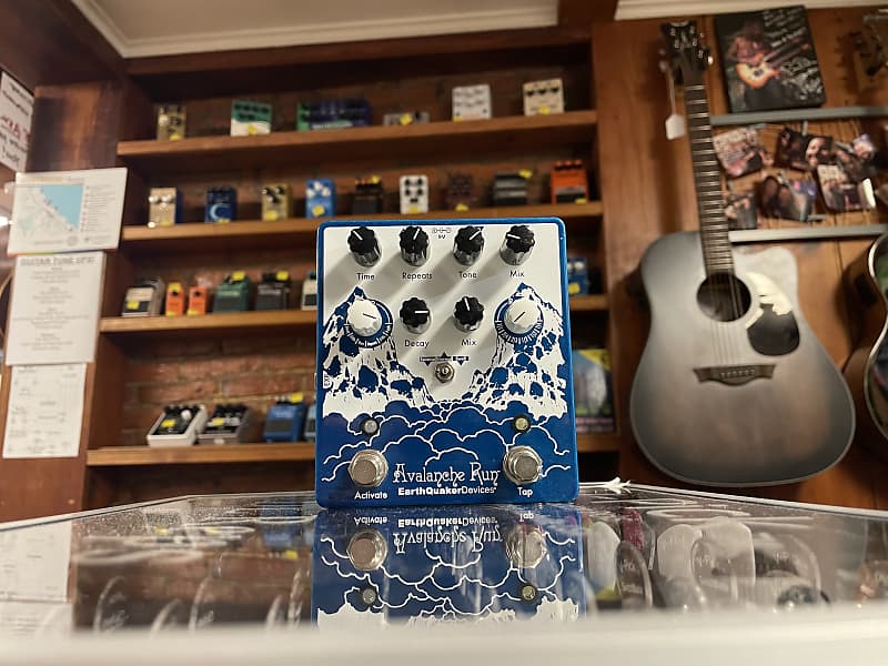 EarthQuaker Devices Avalanche Run Stereo Reverb & Delay with Tap Tempo V2