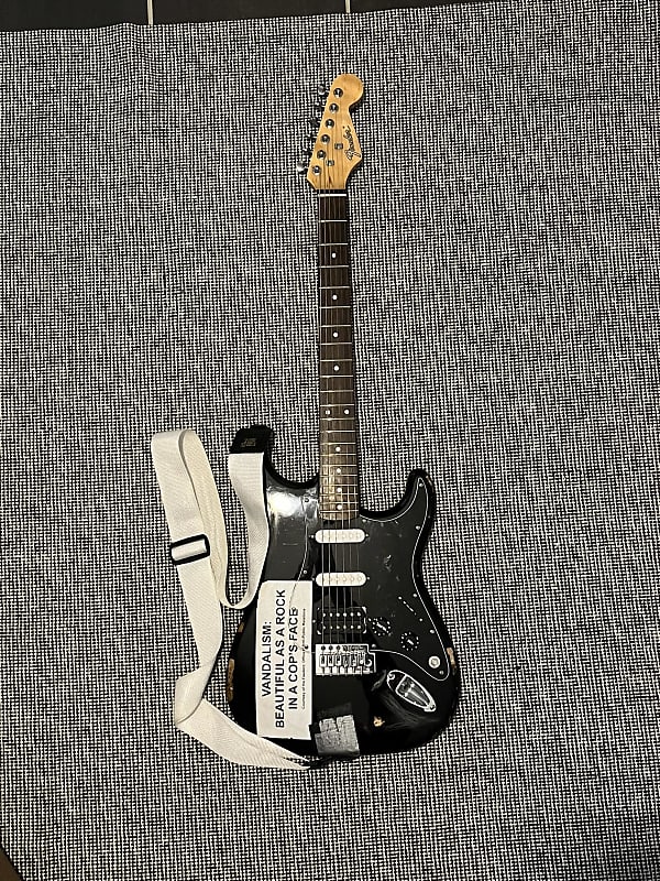 Kurt Cobain Vandalism Stratocaster (Fender Squier Special | Reverb