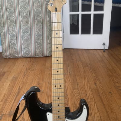 Fender Player Stratocaster with Maple Fretboard 2018 - Present Black image 2