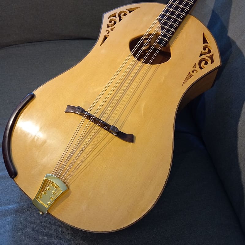 Y. Stern Mandocello  2022,  Amber Shellac image 1