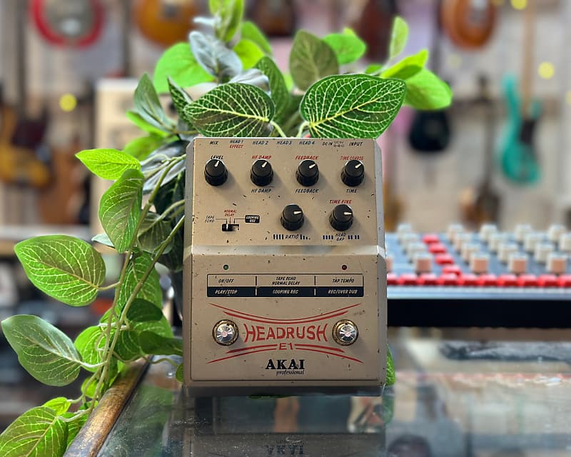 Akai Headrush E1