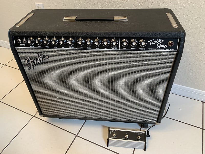 Fender Professional  2 channel 25/100W Twin Amp 1999 Black Tolex  / Silver Face Cloth Fabric image 1