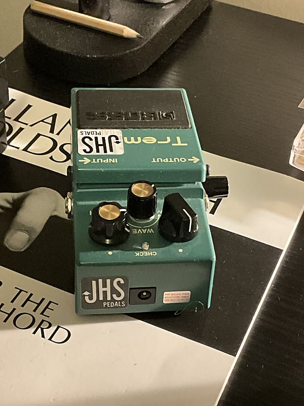 JHS Boss TR-2 Tremolo with 