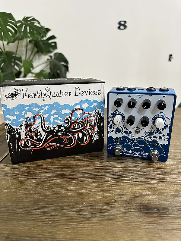 EarthQuaker Devices Avalanche Run Stereo Reverb & Delay with Tap Tempo V2