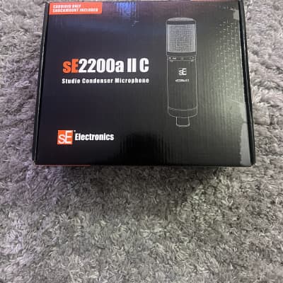 sE Electronics sE2200a II C Large Diaphragm Cardioid Condenser Microphone 2012 - 2017 - Black image 2
