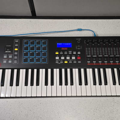 Akai MPK261 Keyboard controller with Gigbag